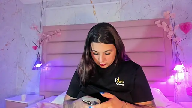 sabrinamilani online show from April 15, 4:57 am