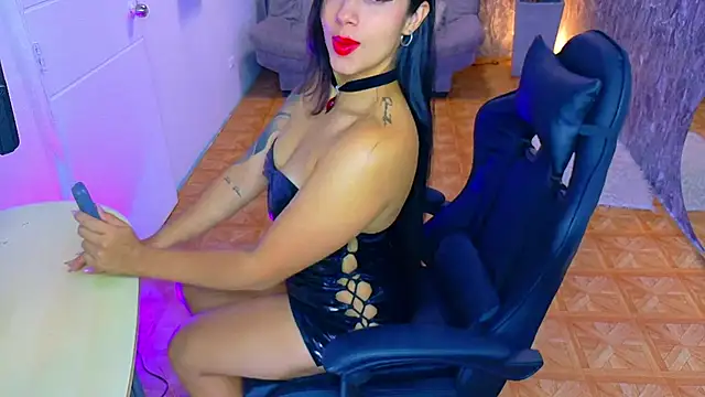 Snapshot of emily_jones_1 chatting on September 20, 1:31 pm emily jones 1 online show from September 20, 1:31 pm
