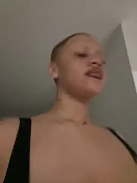 Snapshot of Charlotee_ chatting on October 16, 9:12 am Charlotee online show from October 16, 9:12 am