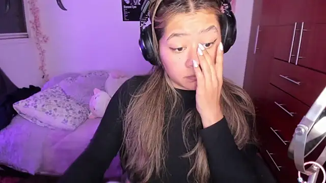 StephaniFox online show from March 16, 11:30 pm