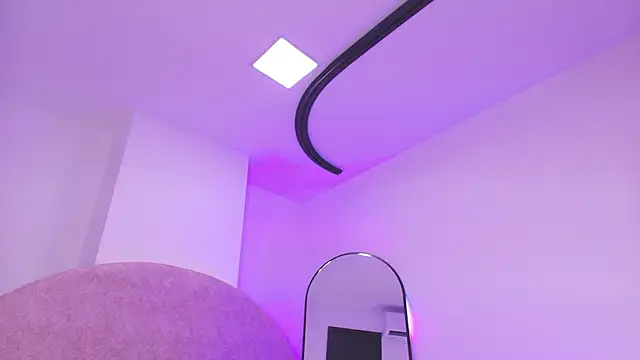 vale ross  online show from February 5, 7:00 am