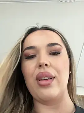 EvaSunderland online show from April 13, 1:12 pm