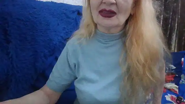 Snapshot of CarlyTreat chatting on October 16, 5:37 pm CarlyTreat online show from October 16, 5:37 pm