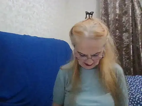 Snapshot of CarlyTreat chatting on October 3, 6:57 pm CarlyTreat online show from October 3, 6:57 pm