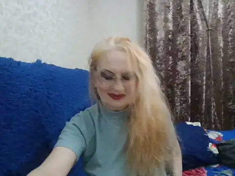 Snapshot of CarlyTreat chatting on October 17, 5:38 pm CarlyTreat online show from October 17, 5:38 pm
