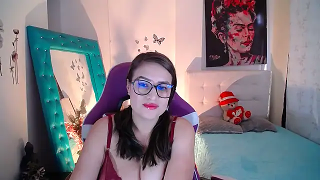 esmeraldaa230 online show from September 19, 9:36 pm