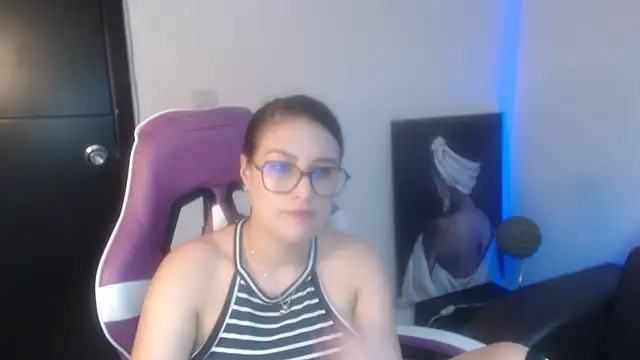 esmeraldaa230 online show from March 10, 3:05 pm