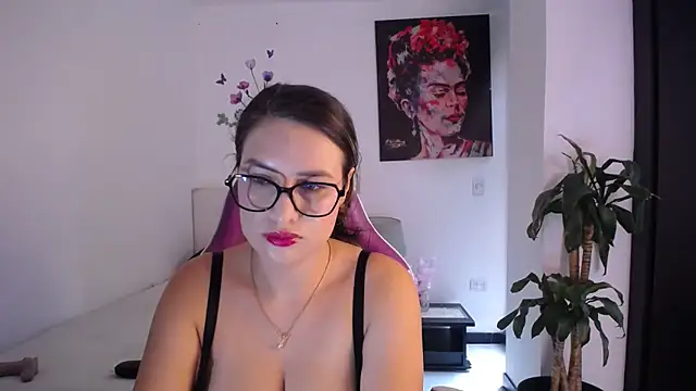 esmeraldaa230 online show from April 5, 7:13 pm