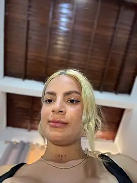 emiss  online show from December 18, 6:45 pm