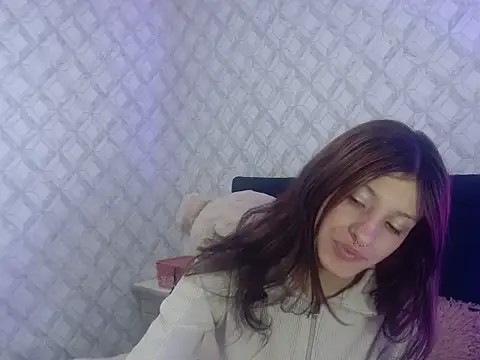 Snapshot of Emma-Wilson chatting on October 15, 5:10 am Emma-Wilson online show from October 15, 5:10 am