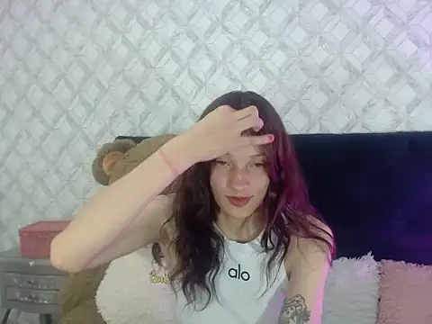 Snapshot of Emma-Wilson chatting on September 22, 5:17 am Emma-Wilson online show from September 22, 5:17 am
