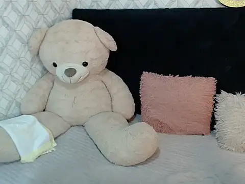 Emma-Wilson online show from February 13, 5:42 am