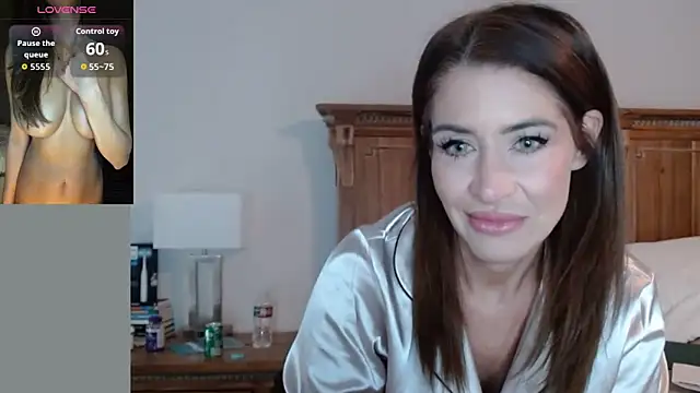 Snapshot of Noellesmfc chatting on October 22, 2:44 pm Noellesmfc online show from October 22, 2:44 pm