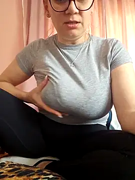 KristenVega online show from April 1, 11:44 am