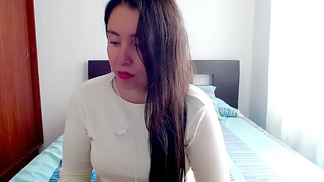 Snapshot of emely_sexx20 chatting on October 16, 6:21 pm emely sexx20 online show from October 16, 6:21 pm