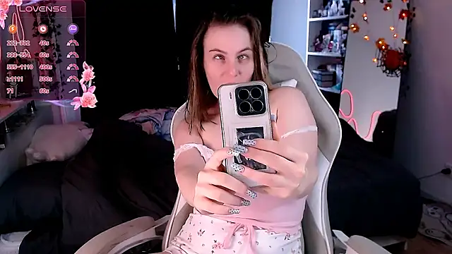  wikki  online show from October 17, 5:32 am