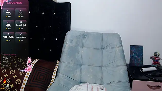 Snapshot of pretty_cristal69 chatting on October 13, 12:57 am pretty cristal69 online show from October 13, 12:57 am