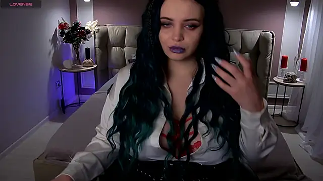 Snapshot of Miss_Maya_Mils chatting on October 5, 1:32 am Miss Maya Mils online show from October 5, 1:32 am