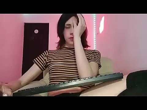 Snapshot of lucydreamm chatting on September 19, 12:42 am lucydreamm online show from September 19, 12:42 am