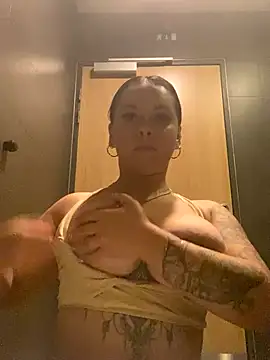 Luccreccia  online show from October 4, 9:26 am