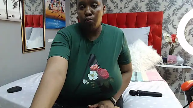 Snapshot of Thasha8 chatting on September 21, 4:38 pm Thasha8 online show from September 21, 4:38 pm