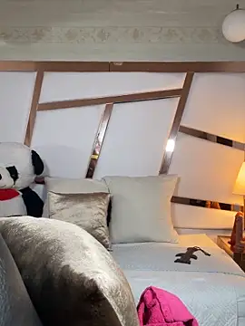 lizzy jooss online show from February 1, 9:57 pm