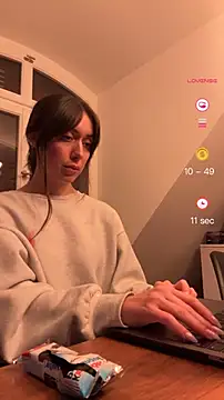 Snapshot of emiliasommer chatting on October 1, 6:57 pm emiliasommer online show from October 1, 6:57 pm