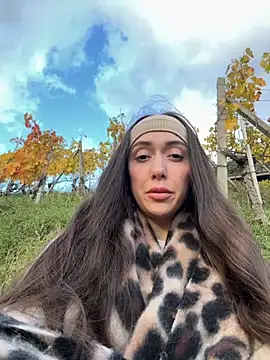 Snapshot of emiliasommer chatting on October 24, 3:08 pm emiliasommer online show from October 24, 3:08 pm