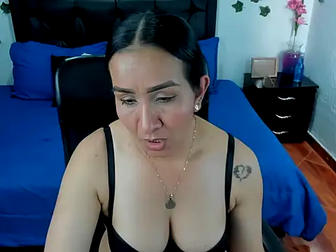 Violeta stilll online show from October 2, 8:03 pm