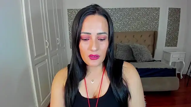 KimWessel  online show from October 4, 8:02 pm