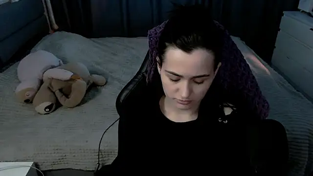 KiraYammy online show from March 4, 11:00 pm