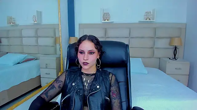 Snapshot of AnnyThompson_ chatting on October 10, 8:58 pm AnnyThompson online show from October 10, 8:58 pm