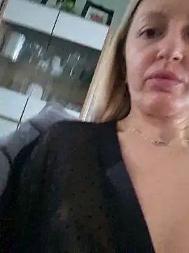 Miss    Mia  online show from November 29, 8:40 am