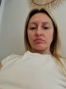 Miss    Mia  online show from November 22, 9:56 am