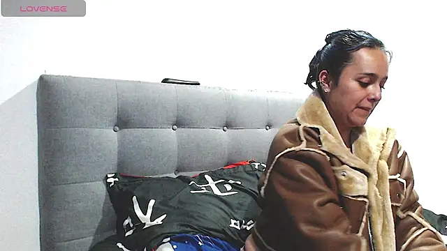 MagicStephany  online show from February 14, 1:18 am