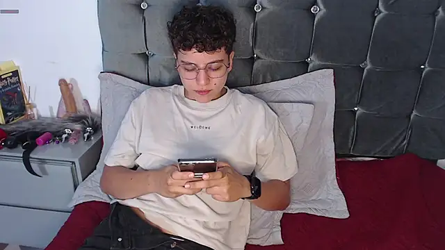 Antonella Cruz02 online show from April 22, 4:20 am