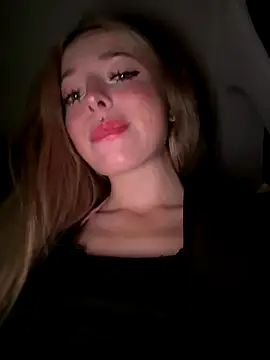 Snapshot of LoraaDoll chatting on October 9, 3:49 pm LoraaDoll online show from October 9, 3:49 pm