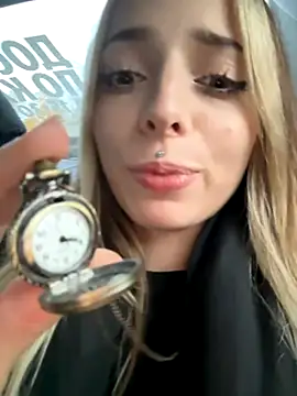 Snapshot of LoraaDoll chatting on October 20, 2:20 pm LoraaDoll online show from October 20, 2:20 pm