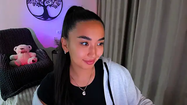 worldofkim online show from October 15, 7:38 pm