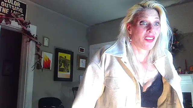 Glamazonx online show from November 17, 4:24 am