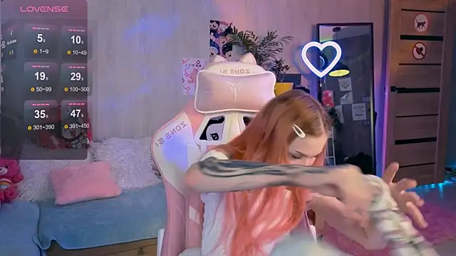 Britney Lynch online show from September 16, 8:06 pm