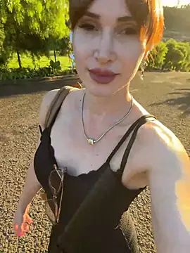 Irresistible24 online show from February 14, 9:39 pm