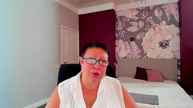 Snapshot of BarbaraTurners chatting on October 12, 11:45 am BarbaraTurners online show from October 12, 11:45 am
