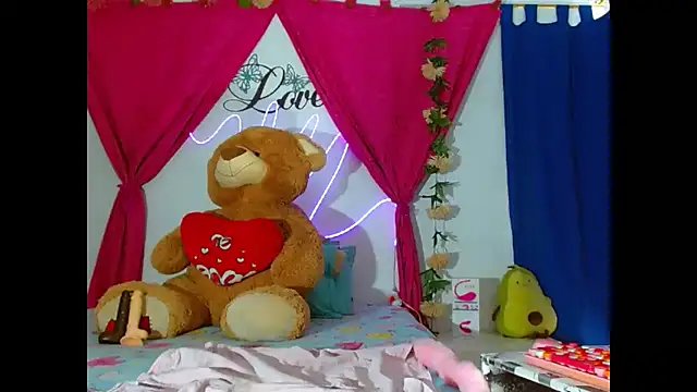 natashakissess online show from February 17, 4:50 pm