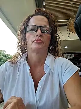 Snapshot of CioniWeiss chatting on October 7, 8:57 pm CioniWeiss online show from October 7, 8:57 pm