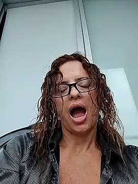 Snapshot of CioniWeiss chatting on September 18, 10:19 pm CioniWeiss online show from September 18, 10:19 pm