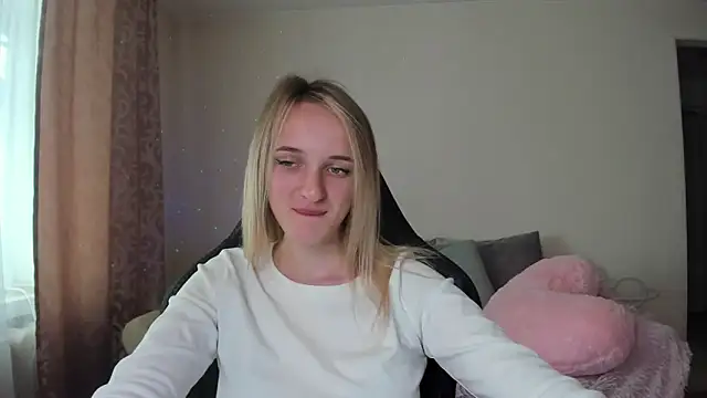 Snapshot of RouseReed chatting on September 22, 6:45 am RouseReed online show from September 22, 6:45 am