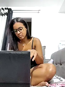 Bella Anjoss online show from April 16, 1:28 am