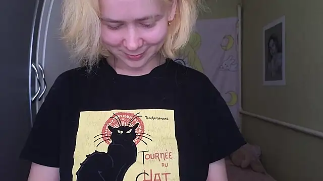 Riley Roo online show from April 22, 8:11 am