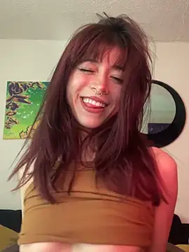 SuzzyyM online show from March 21, 11:32 pm